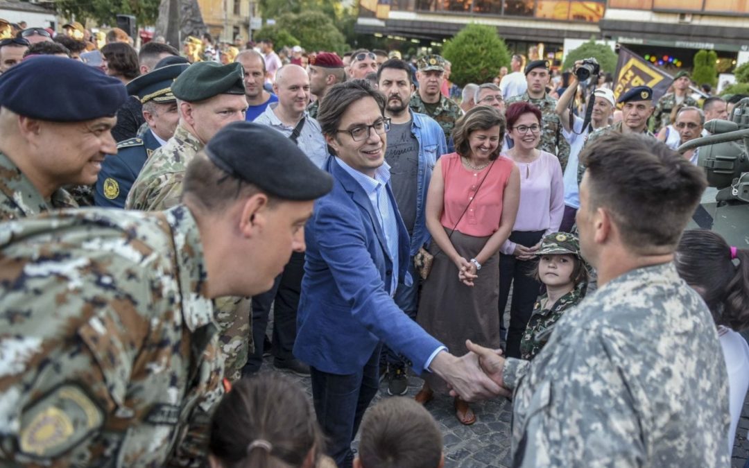 Претседателот Пендаровски во Битола присуствуваше на отворениот ден за граѓаните со учесниците на воената вежба „Одлучен удар“