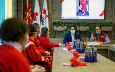 Средба на претседателот Пендаровски со волонтерите на Црвениот Крст: Вие сте олицетворение на солидарноста во своето најдобро издание