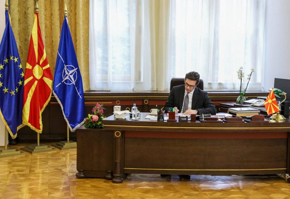 Честитка до верниците кои го прославуваат Велигден според Грегоријанскиот календар