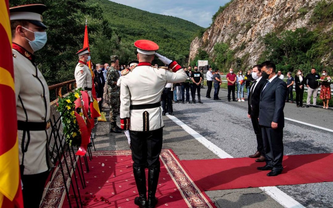 Delegacion nga Kabineti i Presidentit bëri homazh për 10 rezervistët ushtarakë të rënë afër Karpallakut