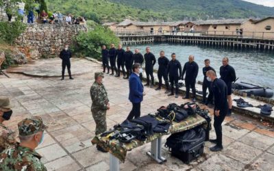 Претседателот Пендаровски во Охрид го посети армискиот нуркачки тим од Баталјонот на специјалните сили