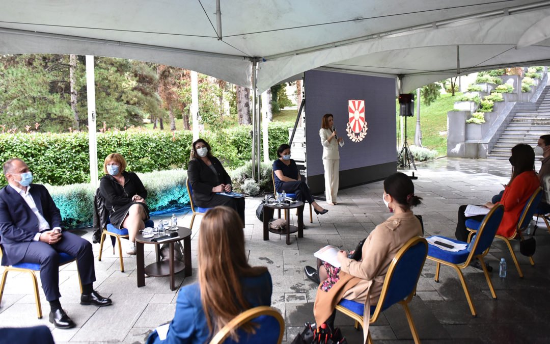 Предавање на тема “Ковид 19 – предизвици, подготовка за евентуален нов бран, досегашни искуства и лекување“ во Кабинетот на Претседателот