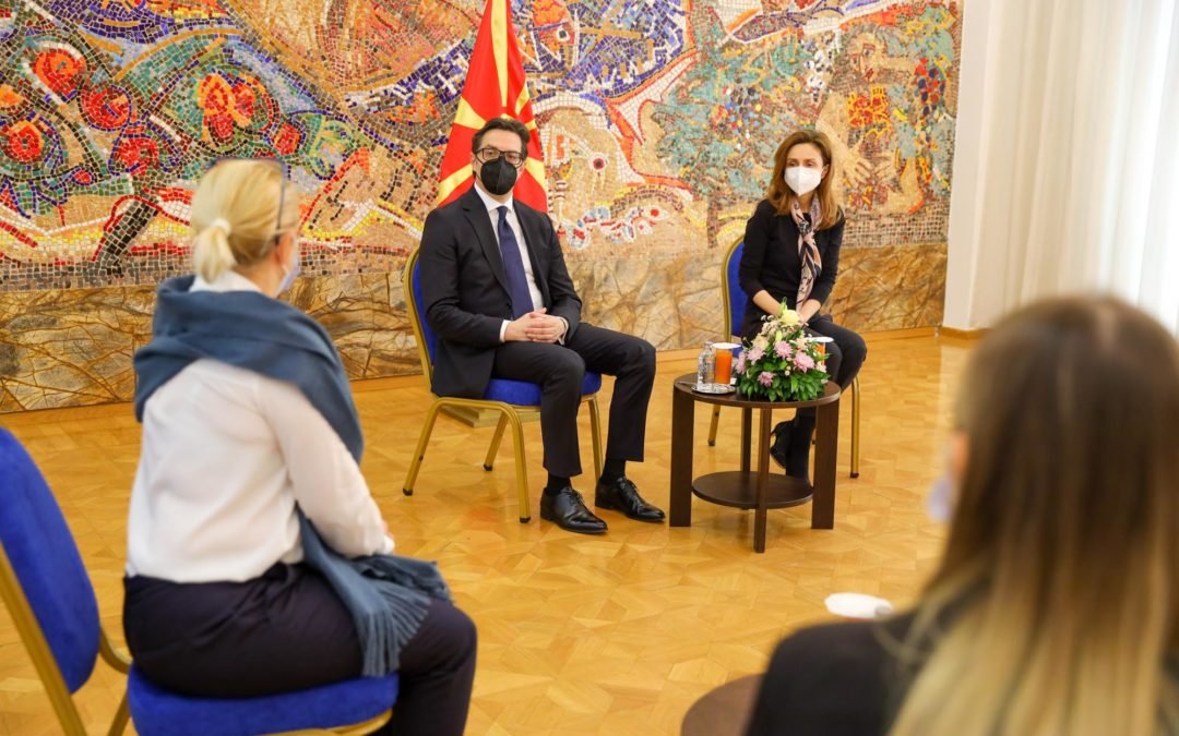 President Pendarovski and his Wife meet with representatives of the “SANO” association, winners of the “November 13” award