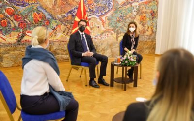 Средба на претседателот Пендаровски и сопругата со претставници на здружението „САНО“, добитници на наградата „13 Ноември“