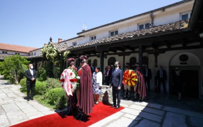 Претседателот Пендаровски и претседателката Зурабишвили положија венци на гробот на Гоце Делчев во црквата Св. Спас