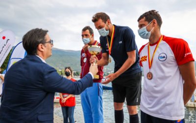 Претседателот Пендаровски ги додели медалите на победниците на 34. Охридски пливачки маратон