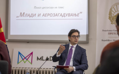 Претседателот Пендаровски се обрати на панел-дискусијата „Млади и аерозагадување“