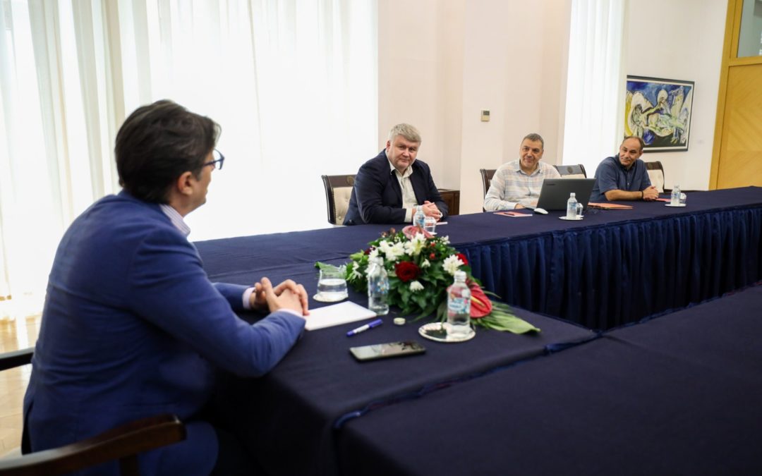 Presidenti Pendarovski i mirëpriti anëtarët e Komisionit i cili e ndjek mbulimin e gjuhës zyrtare të radiodifuzerëve të cilët riemitojnë përmbajtje programore sportive
