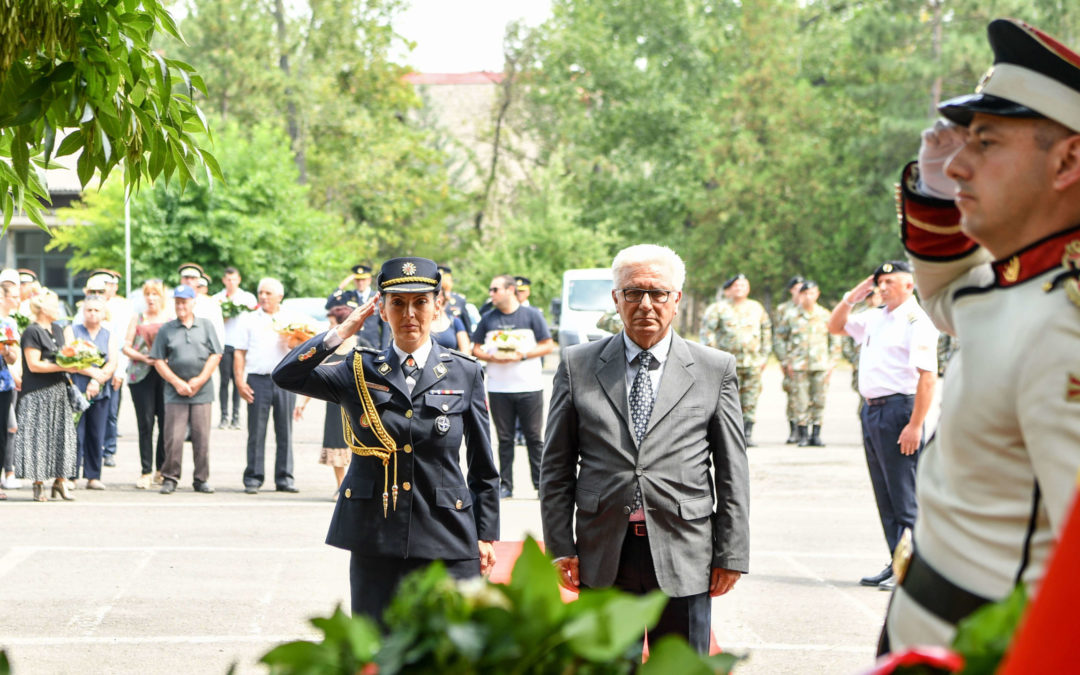 Делегациja од Кабинетот на Претседателот оддадe почит на осумтемина армиски резервисти загинати кај Љуботенски бачила