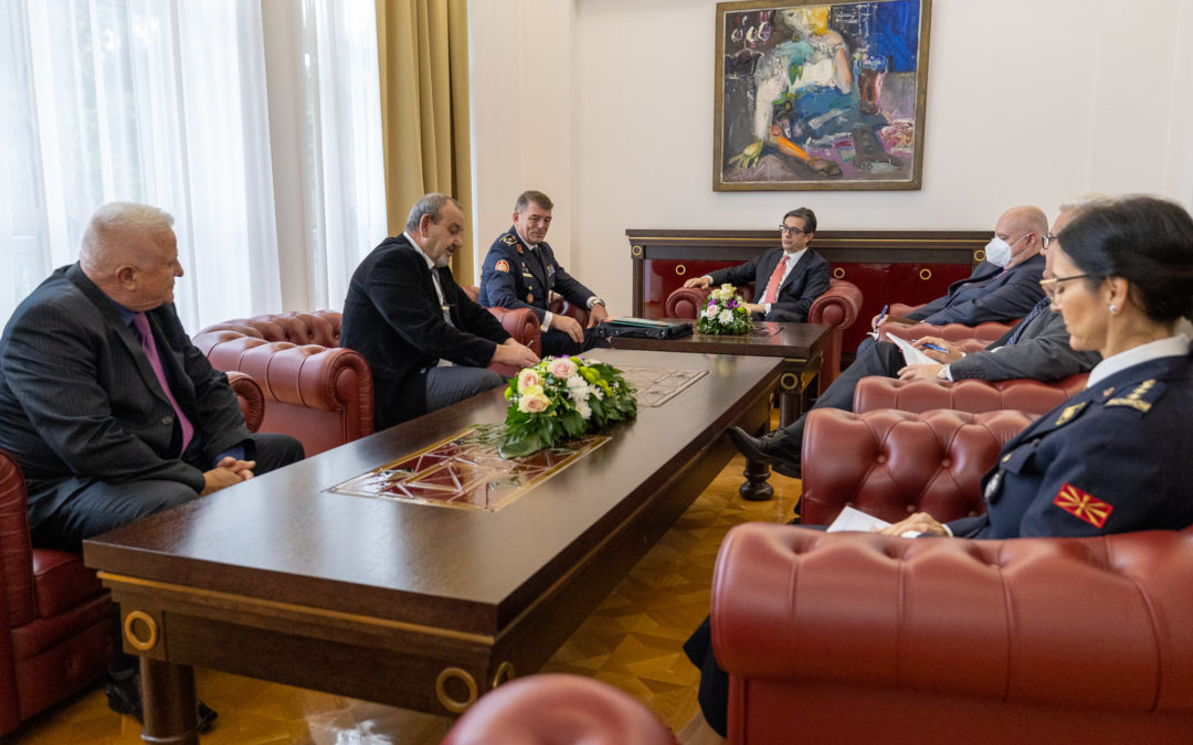 Takimi i Presidentit Pendarovski me përfaqësuesit e Shoqatës “Klubi i gjeneralëve”
