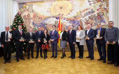 Presidenti Pendarovski i dha mirënjohjet “Cilësi maqedonase” për vitin 2022