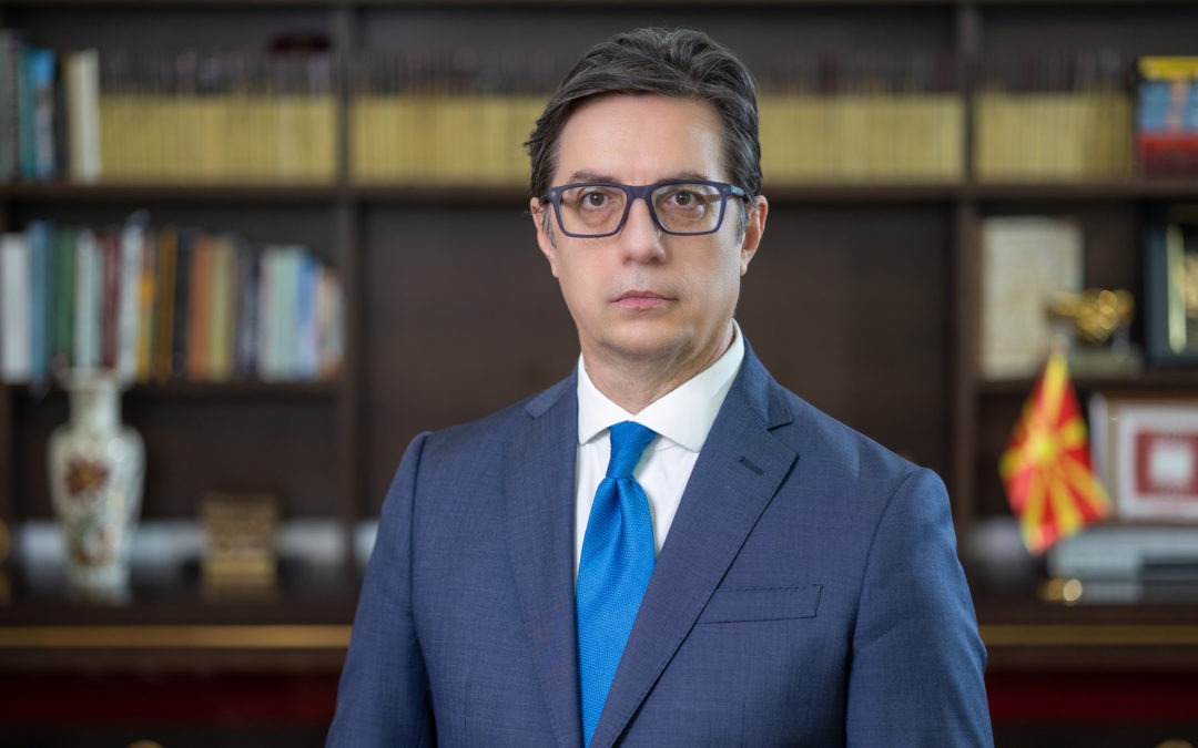 Mesazhi i Presidentit Stevo Pendarovski me rastin e 2 Gushtit – Dita e rikujtimit të Holokausti mbi Romët gjatë Luftës së Dytë Botërore