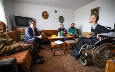 Претседателот Пендаровски во посета на Ристо Донев интернационален мајстор во дописен шах
