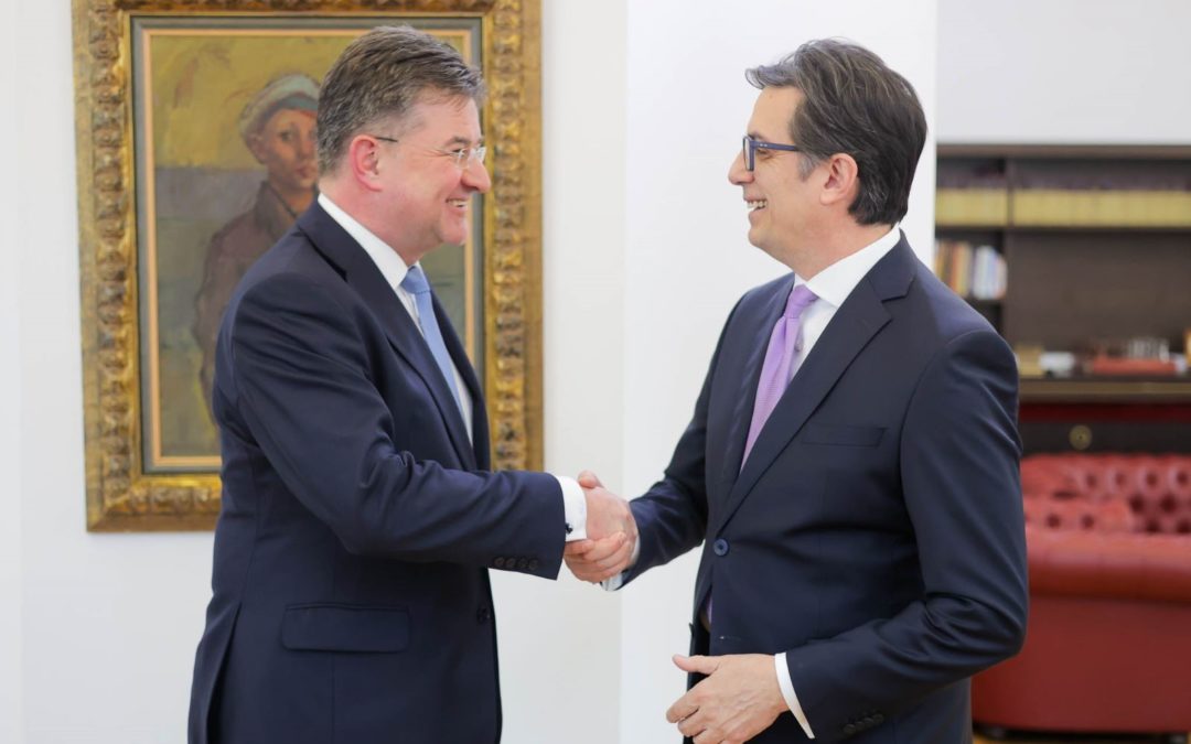Presidenti Pendarovski e mirëpriti Mirosllav Llajçakun, përfaqësuesin special të BE-së për Ballkanin Perëndimor dhe dialogun Beograd-Prishtinë