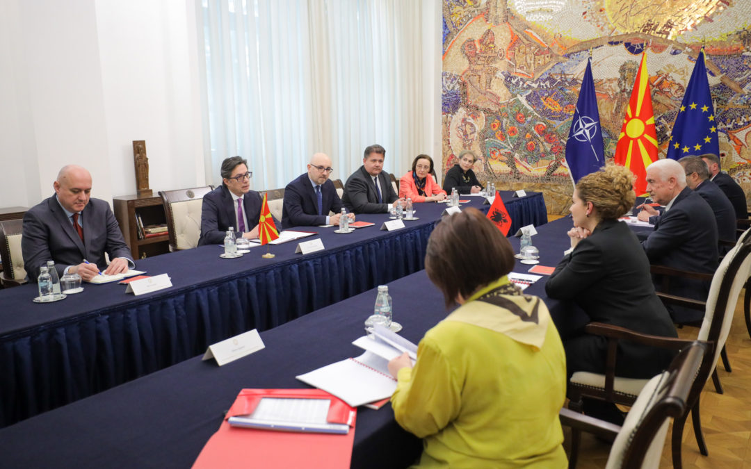 Takimi i Presidentit Pendarovski me Olta Xhaçkën, ministren e Evropës dhe Punëve të Jashtme në Republikën e Shqipërisë