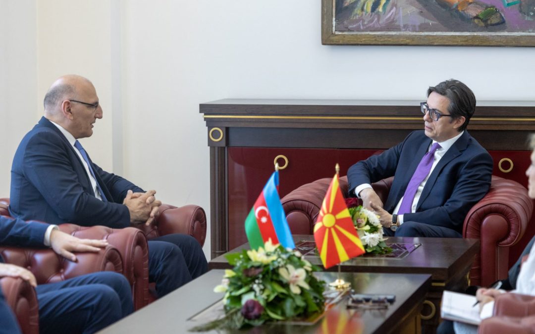 Takimi i Presidentit Pendarovski me ambasadorin Elçin Amirbajov, i dërguar special i Presidentit të Azerbajxhanit