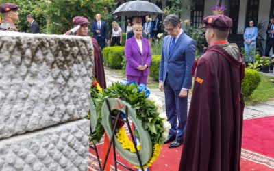 Presidenti Pendarovski dhe Presidentja Pirc Musar vendosën kurora pranë varrit të Goce Dellçevit në kishën “Shën. Spas”