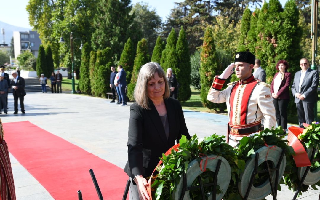 Претставник на Кабинетот на претседателот оддаде почит пред споменикот на Гоце Делчев по повод „23 Октомври – Ден на македонската револуционерна борба“