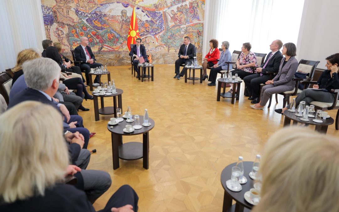 Средба на претседателот Пендаровски со претставници на Американски совети за меѓународно образование