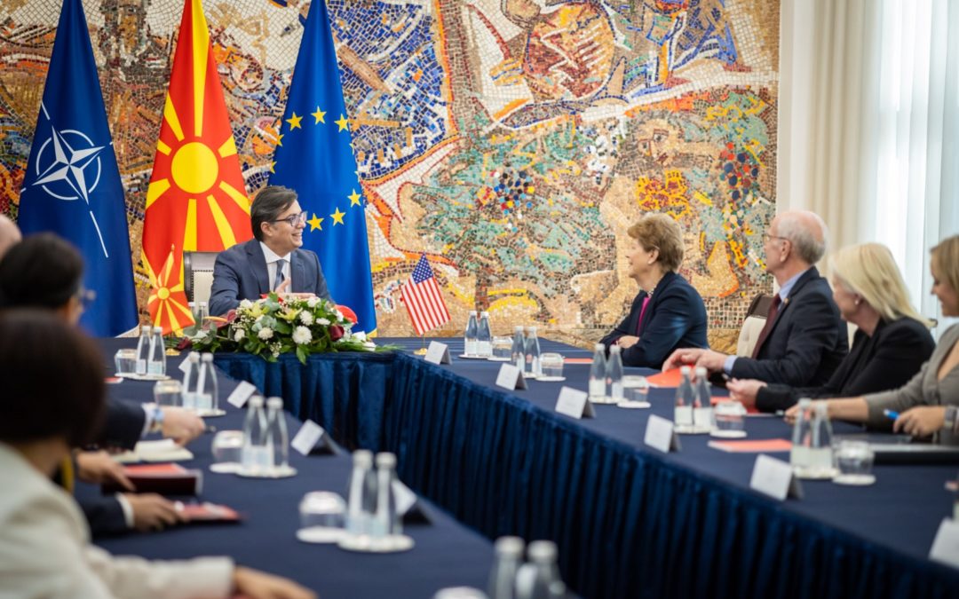 Takimi i Presidentit Pendarovski me senatorët Xhin Çahin dhe Petër Velç