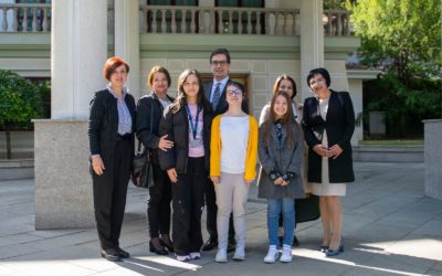 President Pendarovski meets with the schoolgirls who participated in the 2023 HIPPO-English Language Olympiad in Rome