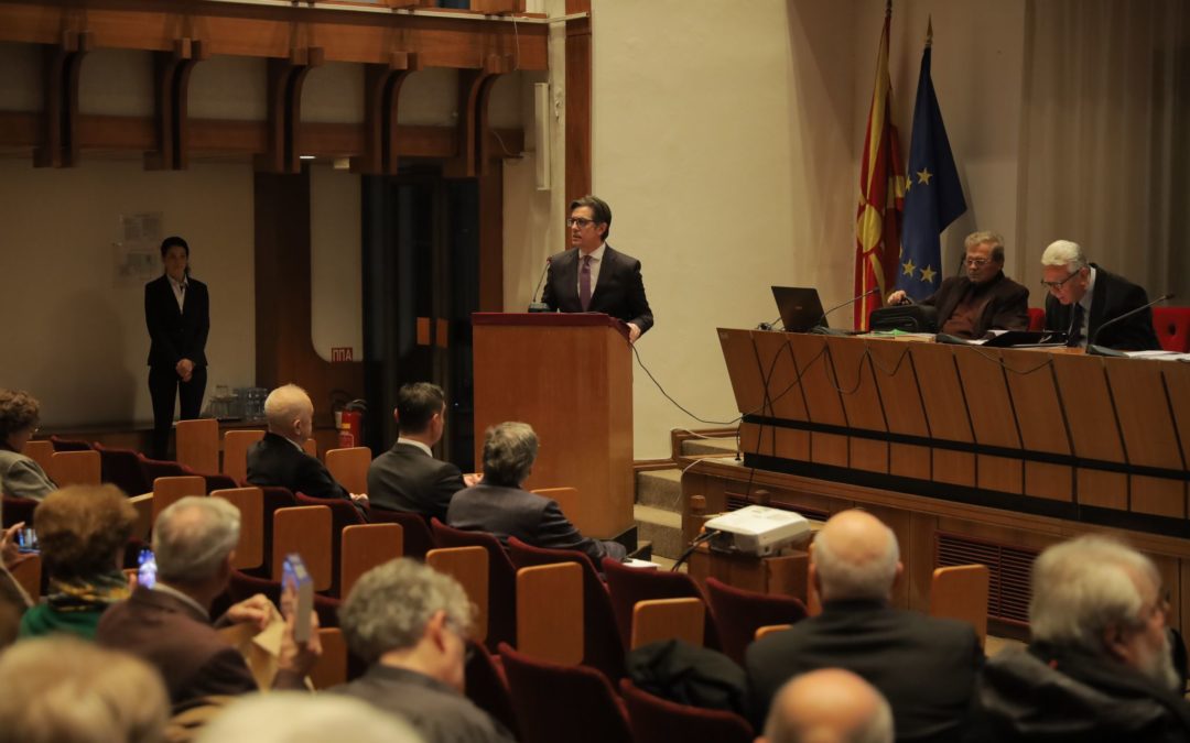 Претседателот Пендаровски се обрати на научниот собир „80 години од холокаустот на македонските Евреи“