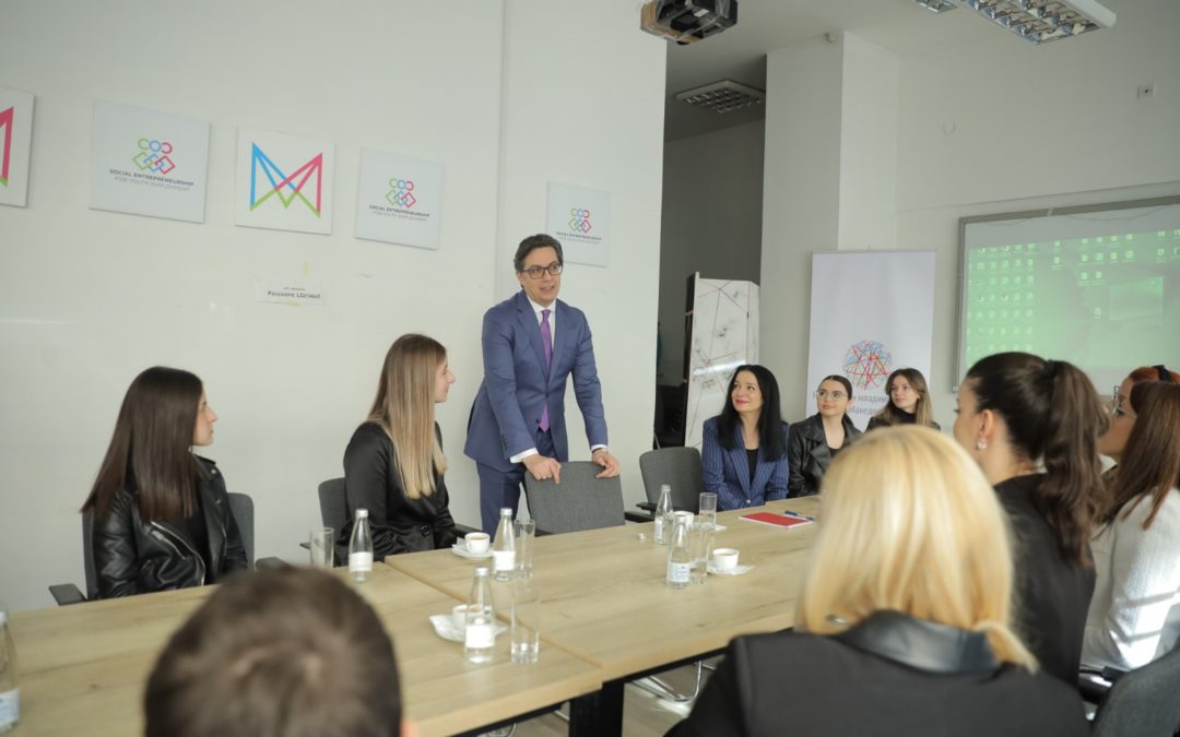 President Pendarovski meets with from Nasa Space Apps Challenge 2023 teams from Strumica