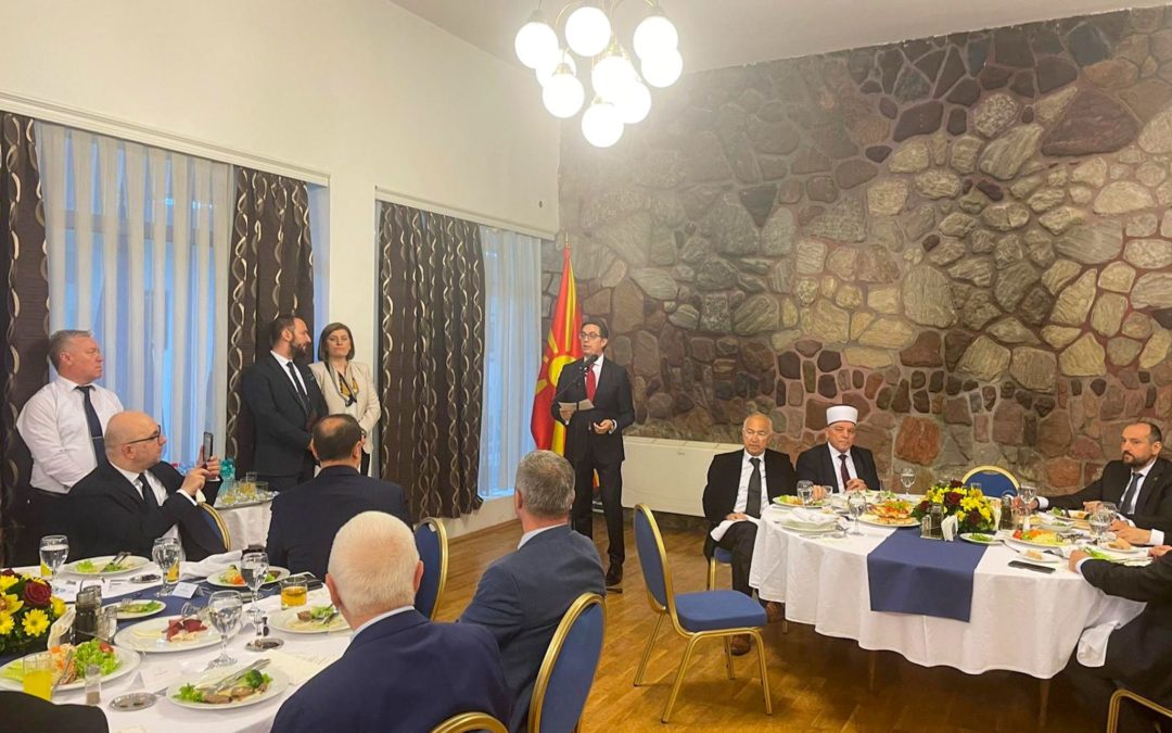 Presidenti Pendarovski nikoqir i mbrëmjes së iftarit me rastin e agjërimit për Ramazan