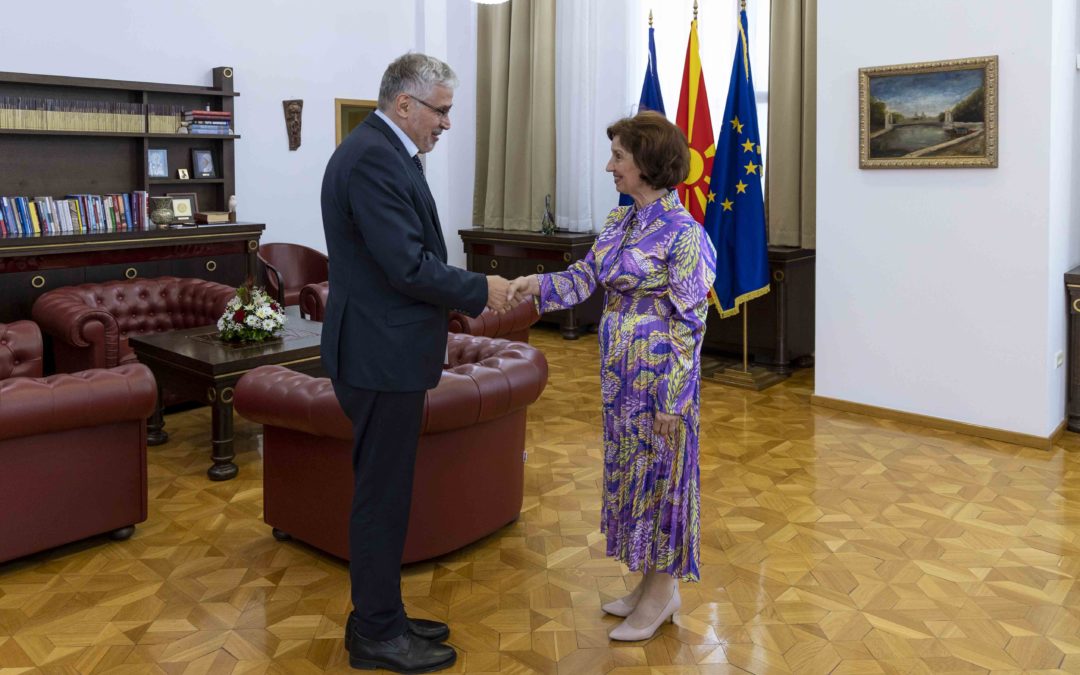 Takimi i presidentes Siljanovska Davkova me ambasadorin hungarez, András Klein