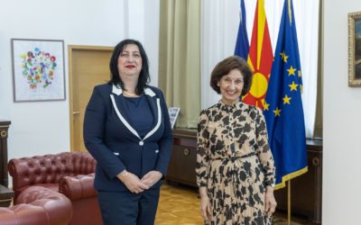 Presidentja Siljanovska Davkova e mirëpriti Kristina Nikollovskën, drejtoreshën e Seminarit ndërkombëtar të gjuhë, letërsisë dhe kulturës maqedonase në UKEM
