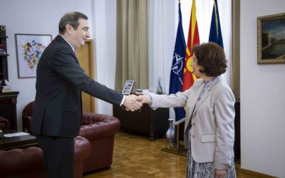 Presidentja Siljanovska Davkova e mirëpriti ambasadorin azerbajxhanas, Kamil Kasijev