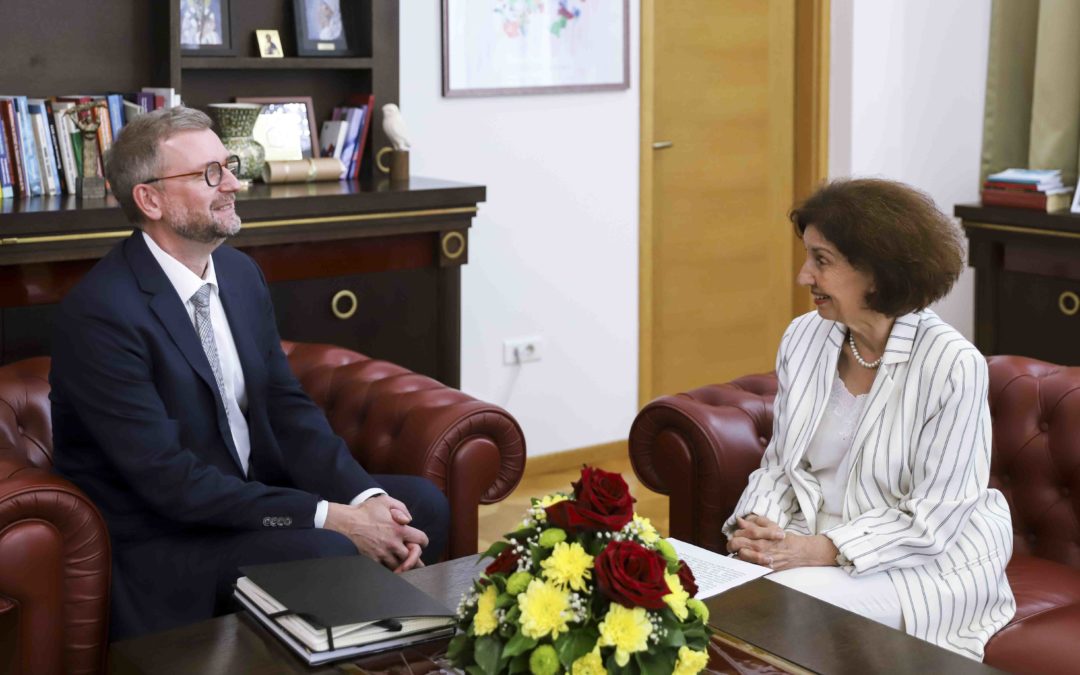 Presidentja Siljanovska Davkova e mirëpriti Bjorn Gabriel, përfaqësues i Bankës Evropiane Investues