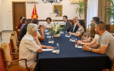 Presidentja Siljanovska Davkova i mirëpriti përfaqësuesit e shoqatave maqedonase në Shqipëri