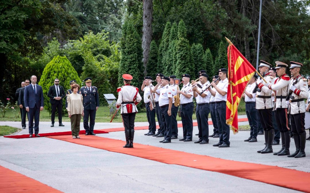 Претседателката Сиљановска Давкова го посети Генералштабот на Армијата и Министерството за одбрана