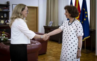 Presidentja Siljanovska Davkova e mirëpriti ambasadoren rumune Adela Monika Aksinte