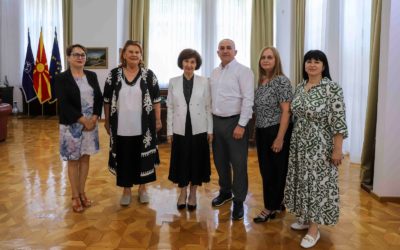 Presidentja Siljanovska Davkova i mirëpriti përfaqësuesit e Shoqatës nacionale të infermiereve, teknikëve dha akushereve të Maqedonisë