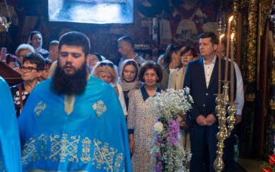 Presidentja Siljanovska Davkova mori pjesë në liturgjinë e shenjtë në katedralen “Fjetja e Hyjlindëses Mari – Kamensko” në Ohër