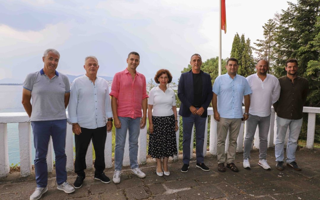 President Siljanovska Davkova receives the organizers of the 37th Ohrid Swimming Marathon