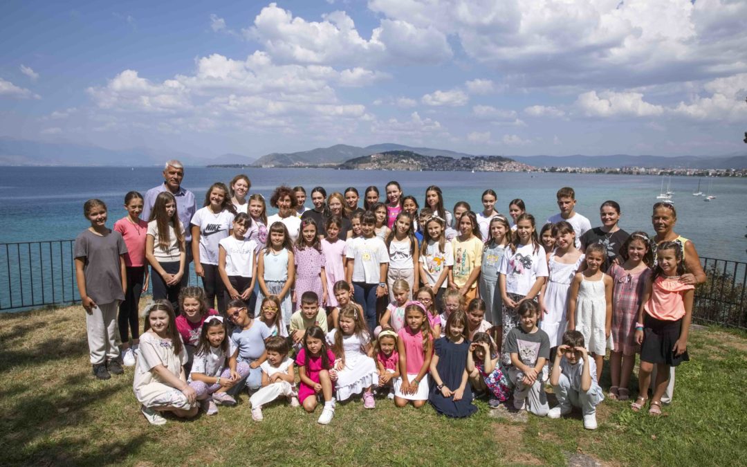 President Siljanovska Davkova receives the members of the “Golden Nightingale” choir