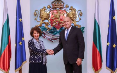 Presidentja Siljanovska Davkova u takua me Presidentin bullgar Radev në Sofje