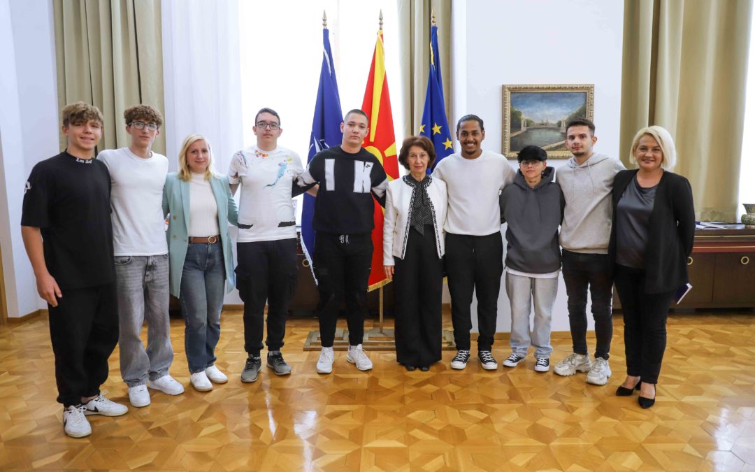 President Siljanovska Davkova receives students-young people with hearing and speech impairment from the State School Center for Education and Rehabilitation “Partenija Zografski”