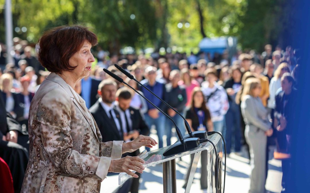 Presidentja Siljanovska Davkova mbajti fjalim në orën e parë akademike në Universitetin “Shën.   Kirili dhe Metodi” – Shkup