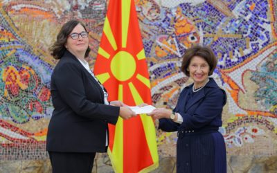 Presidentja Siljanovska Davkova i pranoi letrat kredenciale të ambasadores së sapoemëruar kanadeze Mishel Kameron