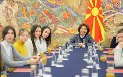 President Siljanovska Davkova receives students from the Primary School “Kongresi i Manastirit” on the eve of November 22 – Albanian Alphabet Day