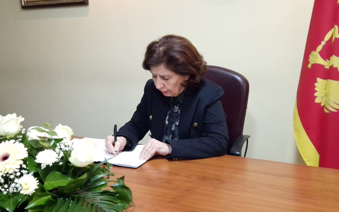 President Siljanovska-Davkova signs the Book of Condolence at the Montenegrin Embassy in Skopje