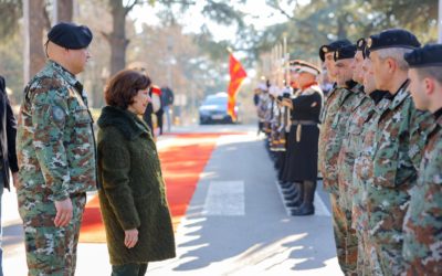 Presidentja Siljanovska Davkova i vizitoi përfaqësuesit e Armatës në kazermën “Jane Sandanski” në Shtip