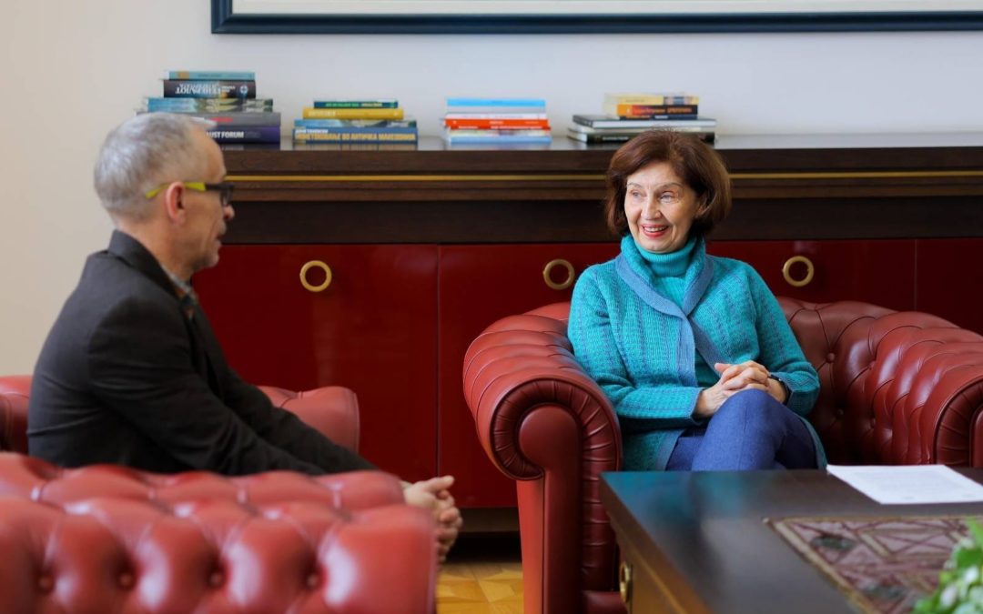 President Siljanovska-Davkova receives Ile Mihajlovski, a classroom teacher from Sveti Nikole, a finalist for the prestigious 2025 Global Teacher Prize