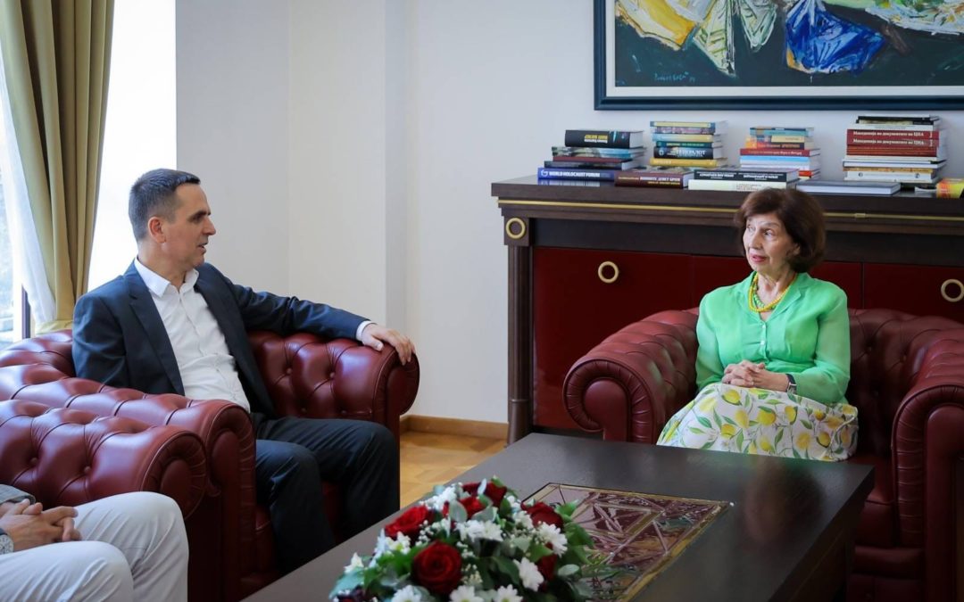 Сиљановска-Давкова гo прими градоначалникот на Тетово, Касами