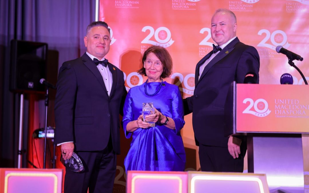 Siljanovska Davkova mori çmimin “Global Stateman” në festimin e 20-vjetorit të DBM-së në Detroit