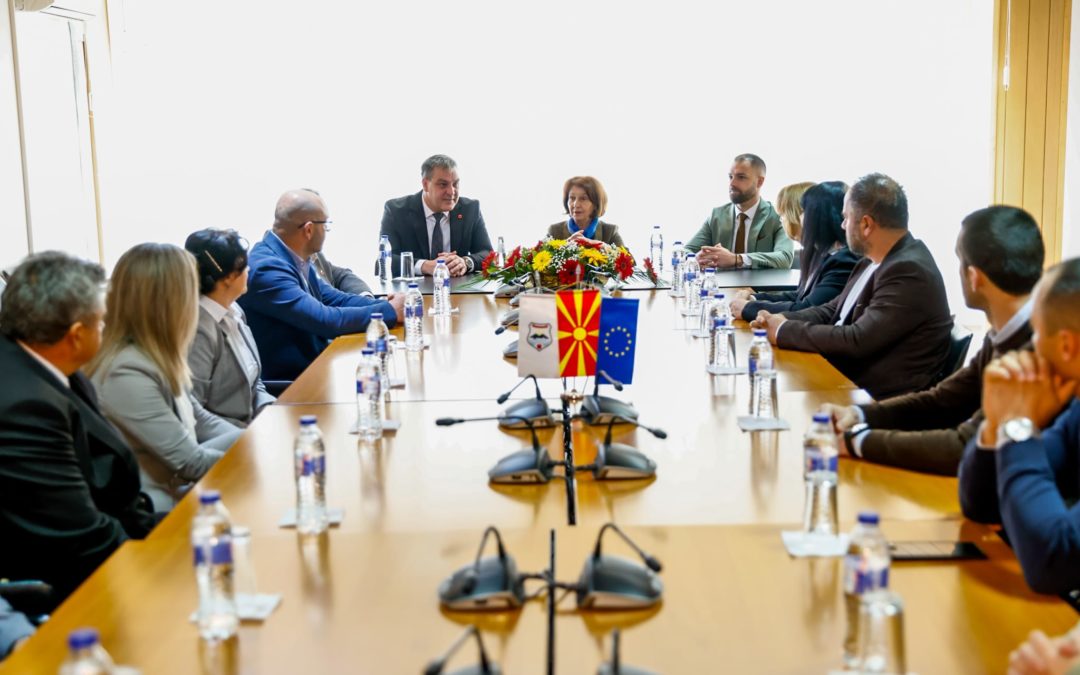 „Заштитата на Преспанското Езеро треба да биде највисок приоритет“ – Сиљановска-Давкова во работна посета на Ресен